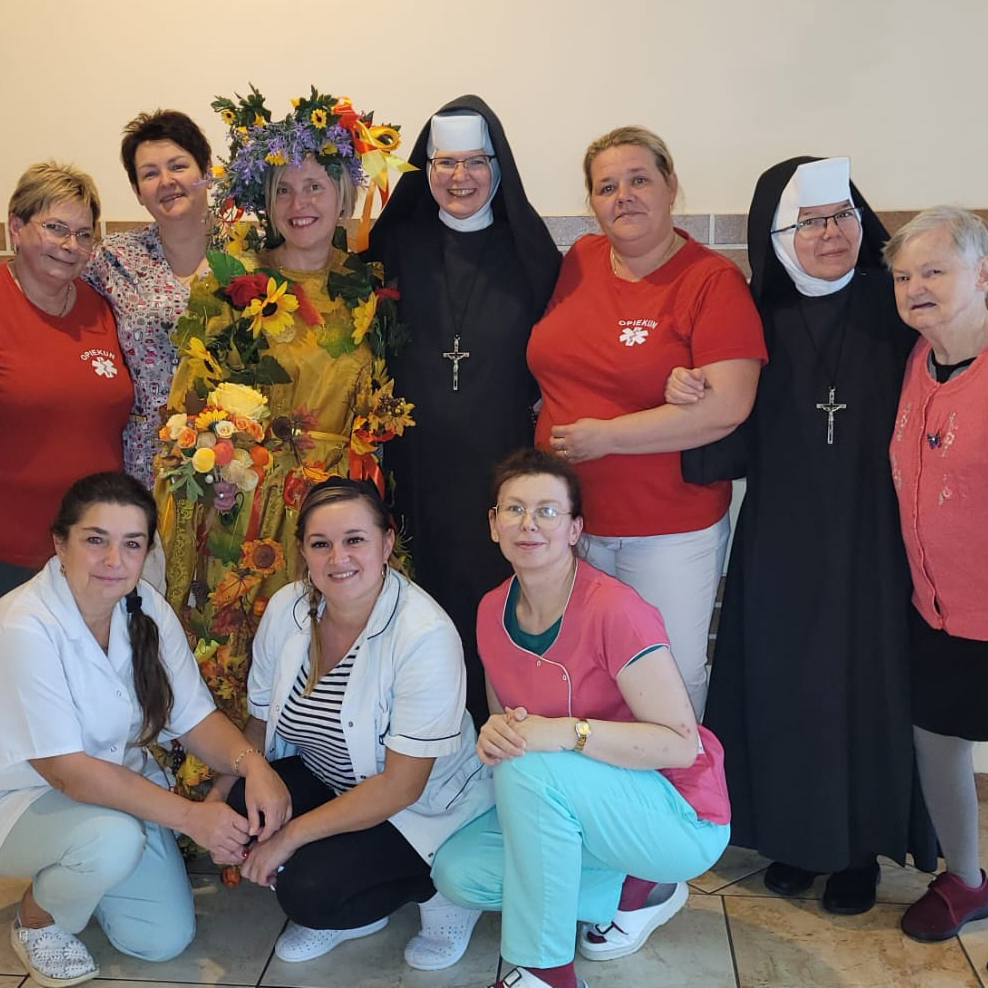 Niewidoczny dla czytników ekranu obrazek dekoracyjny dla Kadra